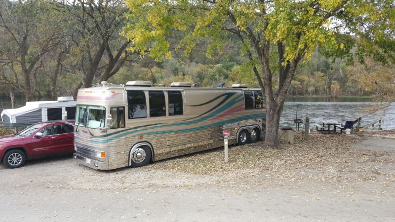 1999 Prevost XL Royale
40'  Detroit 60 500HP but kind of wish I had a Newell.

